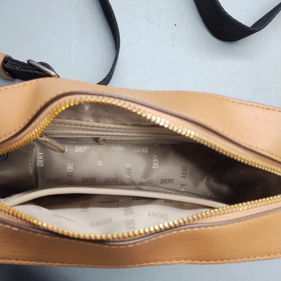 DKNY Bryant Crossbody Camera Bag Womens Brown‎ Leather Elegant Zipper Closure - Picture 7 of 12